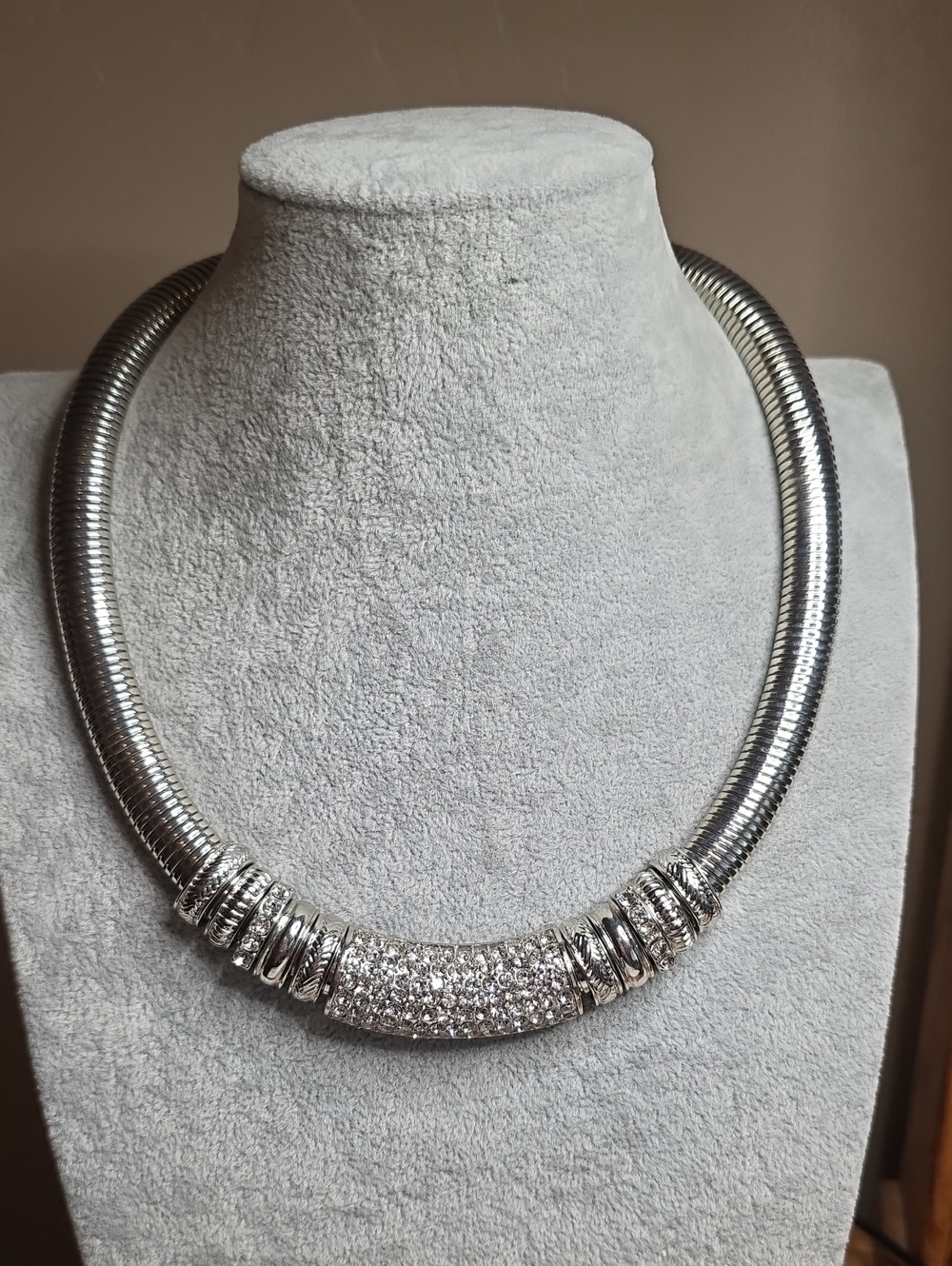 Silver-Tone Gas Pipe Collar Neckkace Rhinestone Charm Slide Magnetic Closure